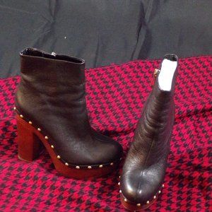 8.5 WOMEN AUTHENIC BLACK BCBG ANKLE  BOOTS